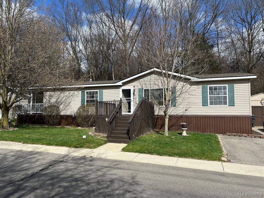 326 Basket Branch, Oxford, MI 48371