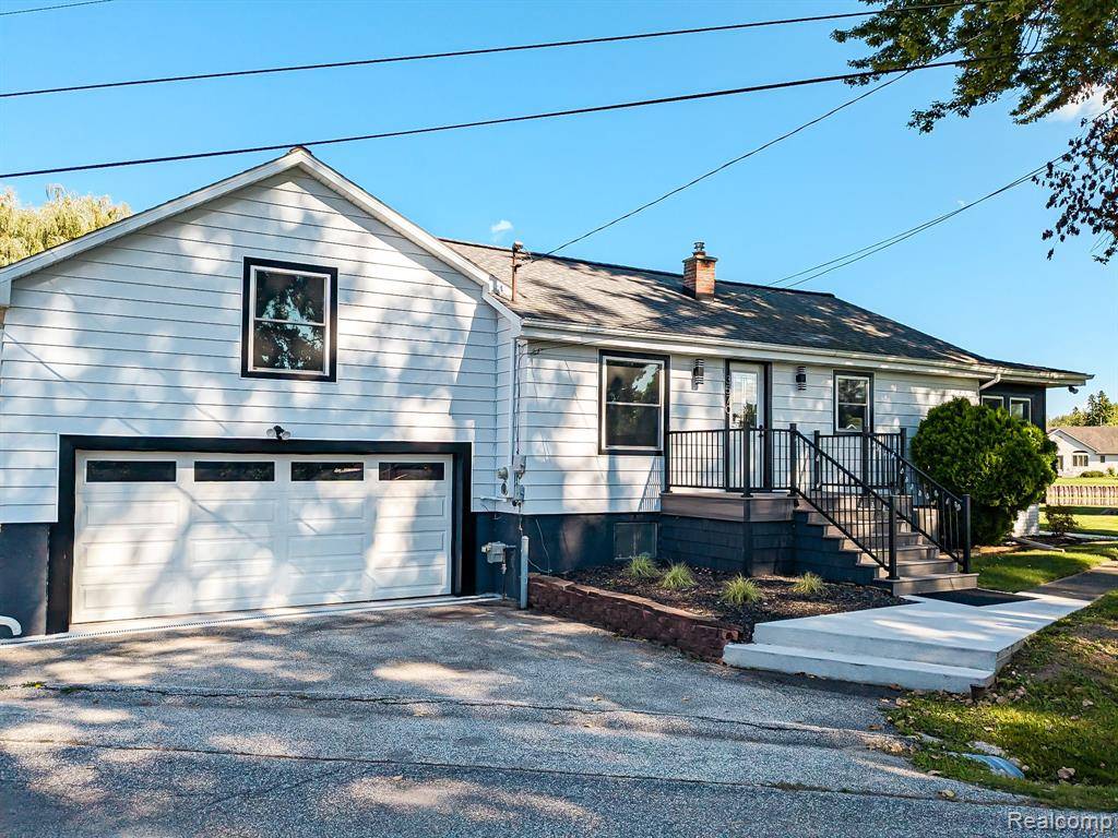 3570 MILLER Road, Bay City, MI 48706 1320