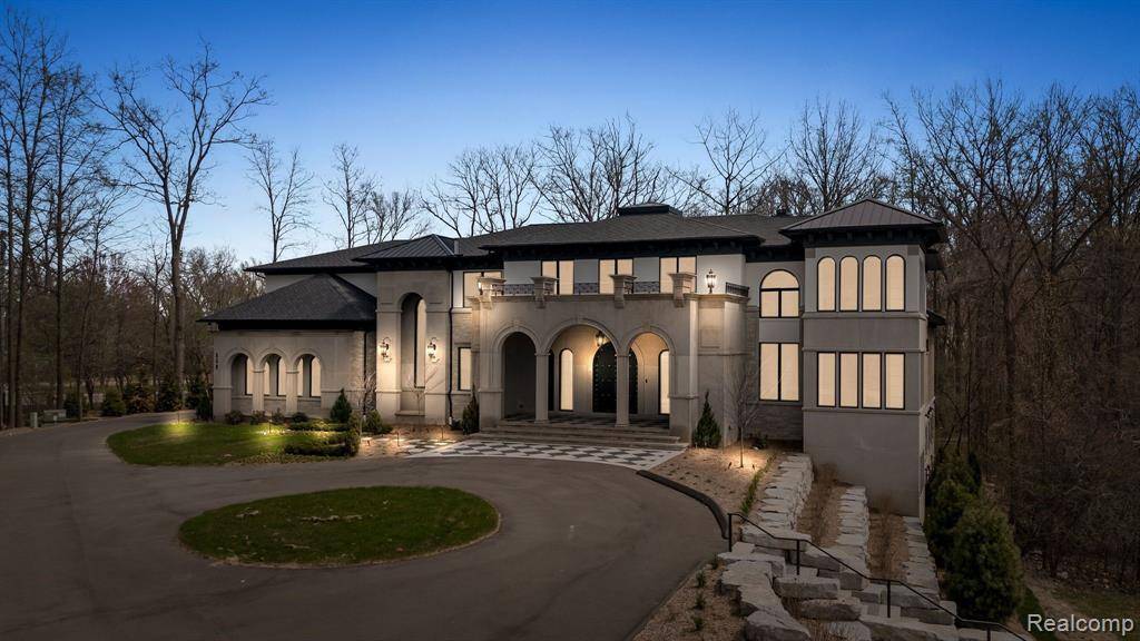 559 Barrington Park, Bloomfield Hills, MI 48304 2131