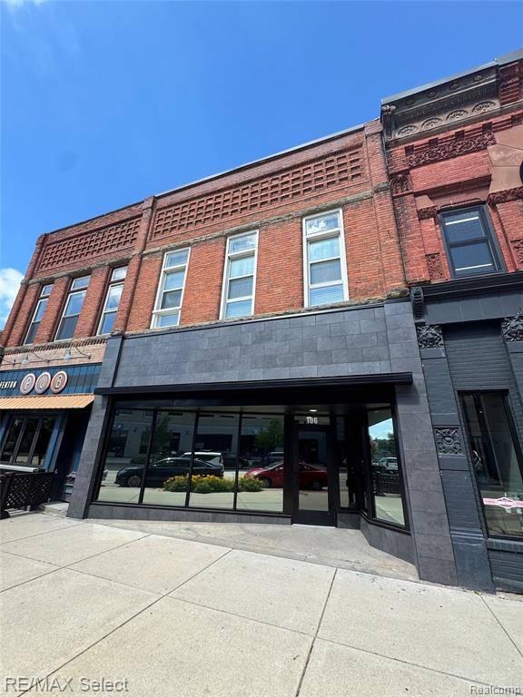 Fenton, MI 48430 3806,106 S LEROY Street