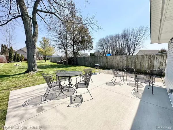 Fenton, MI 48430 9753,12293 TORREY Road
