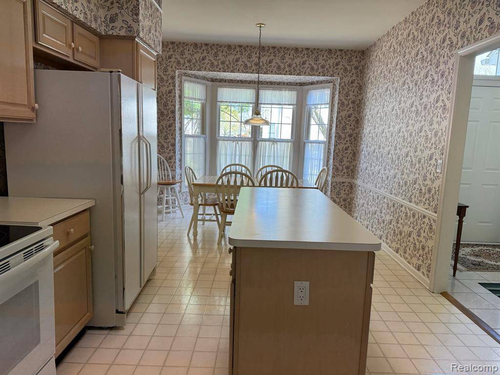 Northville, MI 48168 3477,39715 DUN ROVIN Drive