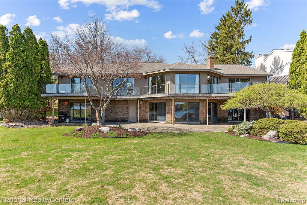 4745 Wendrick Drive, West Bloomfield, MI 48323 3652