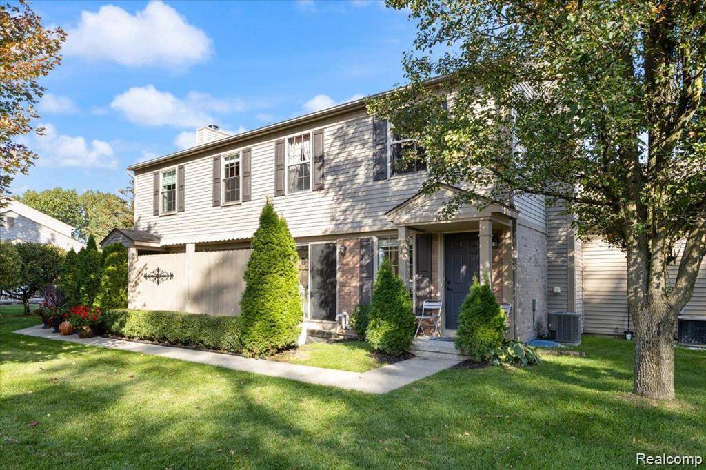 180 PINE TREE RIDGE Drive, Waterford, MI 48327 4323