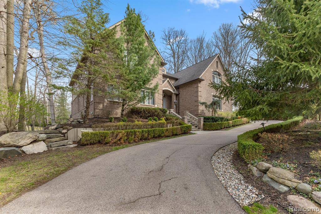 Northville, MI 48167 9035,21480 LUJON Court