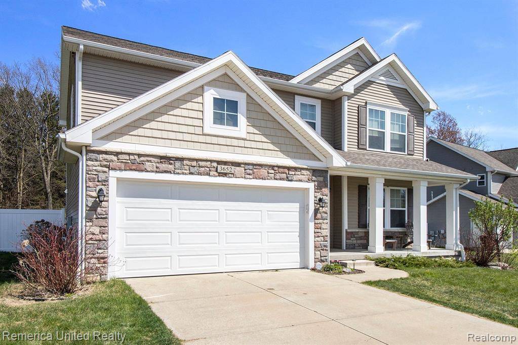 Howell, MI 48855 7106,3652 AMBER OAKS Drive