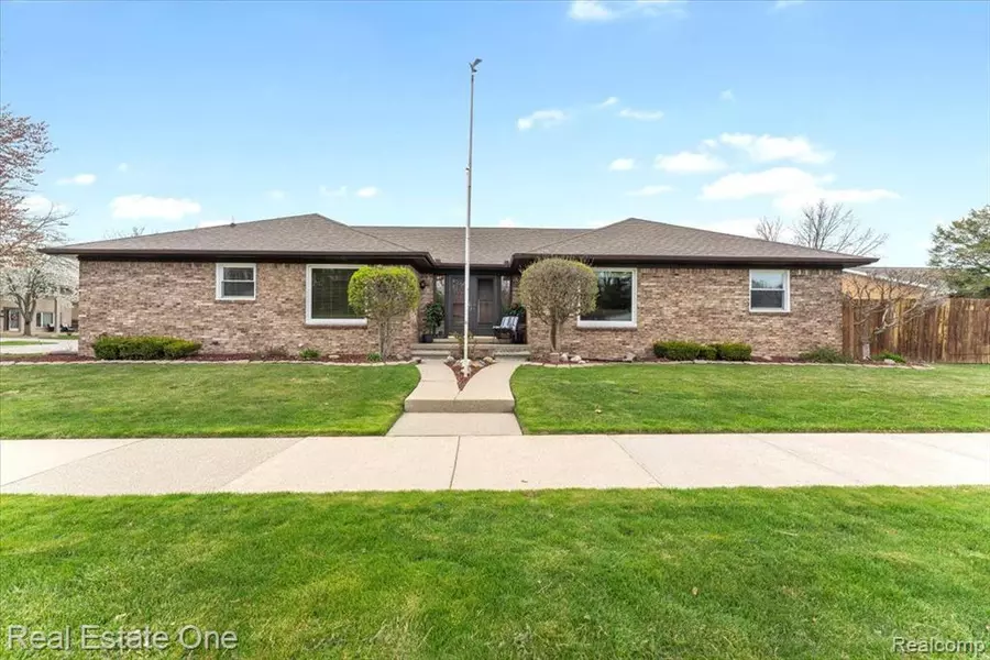 17861 DEVONSHIRE Street, Riverview, MI 48193 7615