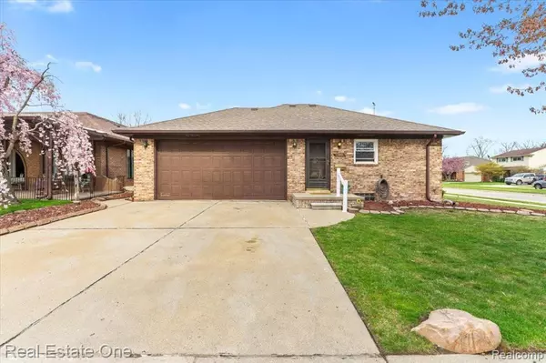 Riverview, MI 48193 7615,17861 DEVONSHIRE Street