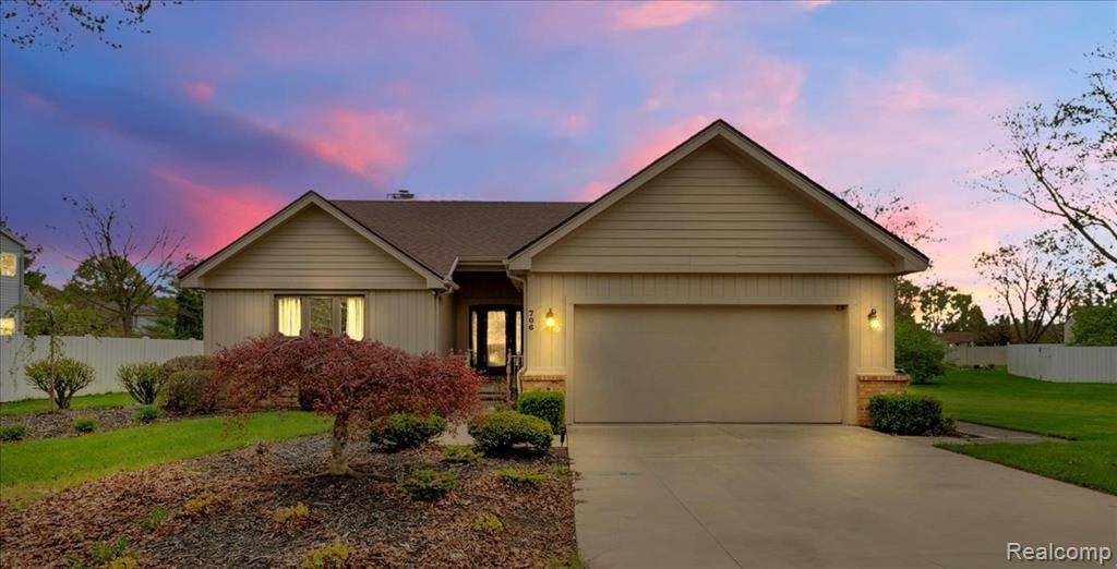 706 DONNALEE Drive, Monroe, MI 48162 5100