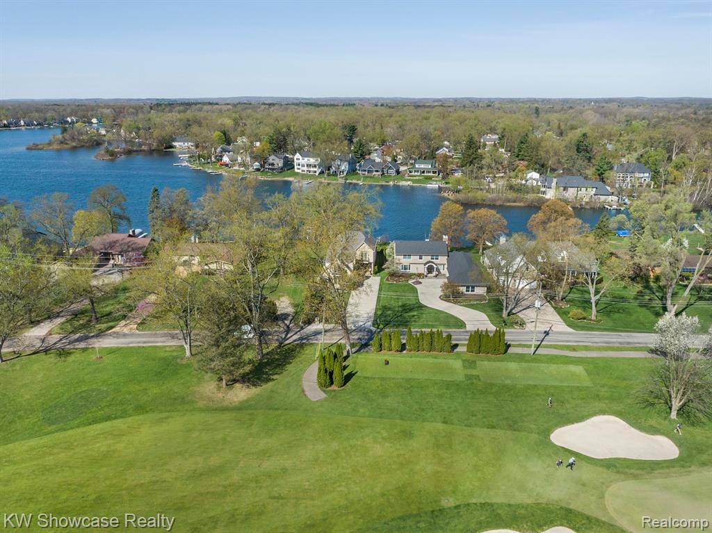 Commerce Twp, MI 48382 4429,3190 EDGEWOOD PARK Drive