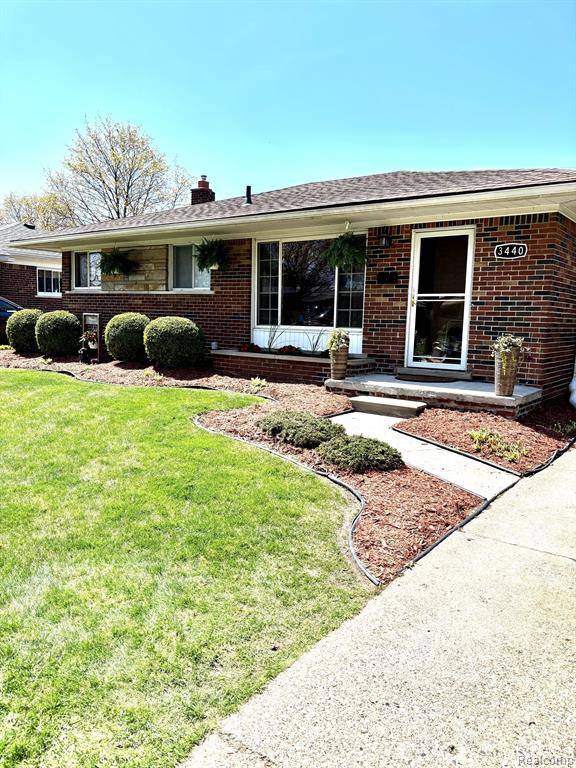 3440 MAIDSTONE Street, Trenton, MI 48183 3524