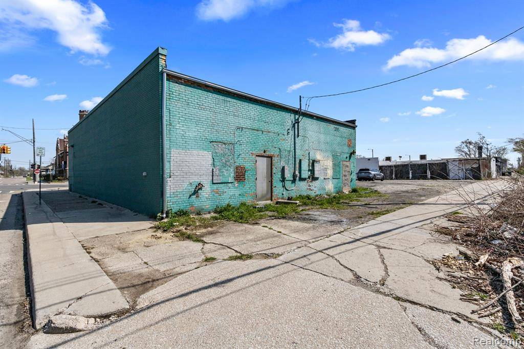341 W 7 MILE Road, Highland Park, MI 48203 1953