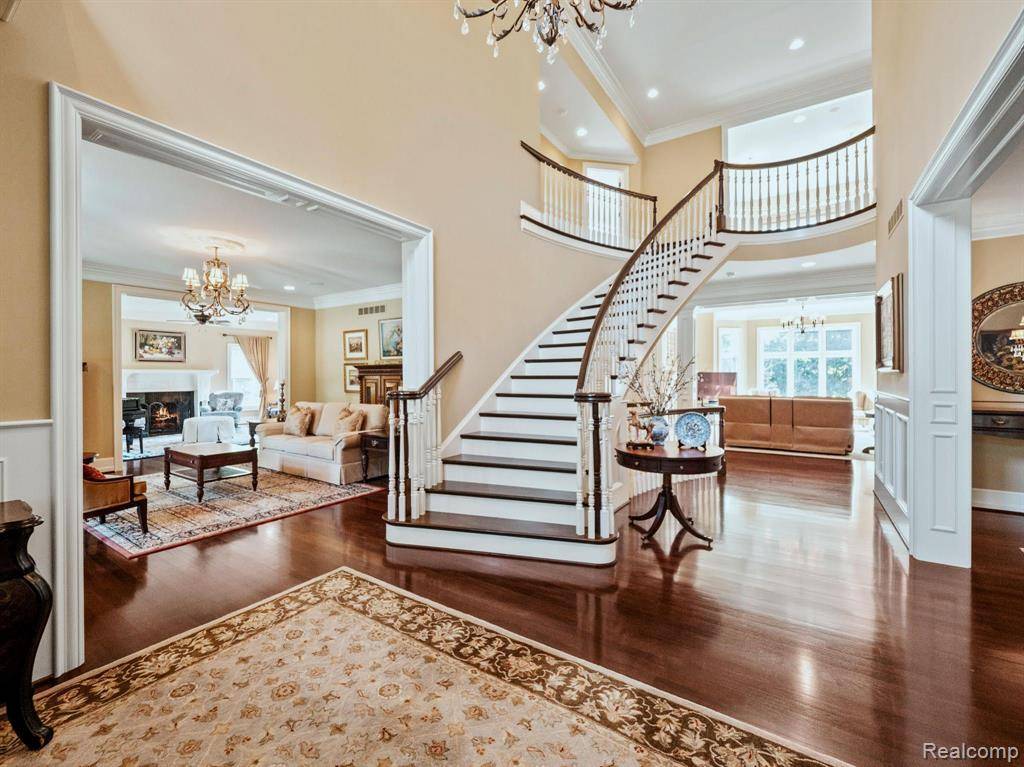 Bloomfield Hills, MI 48304 3023,810 HIGHWOOD Drive