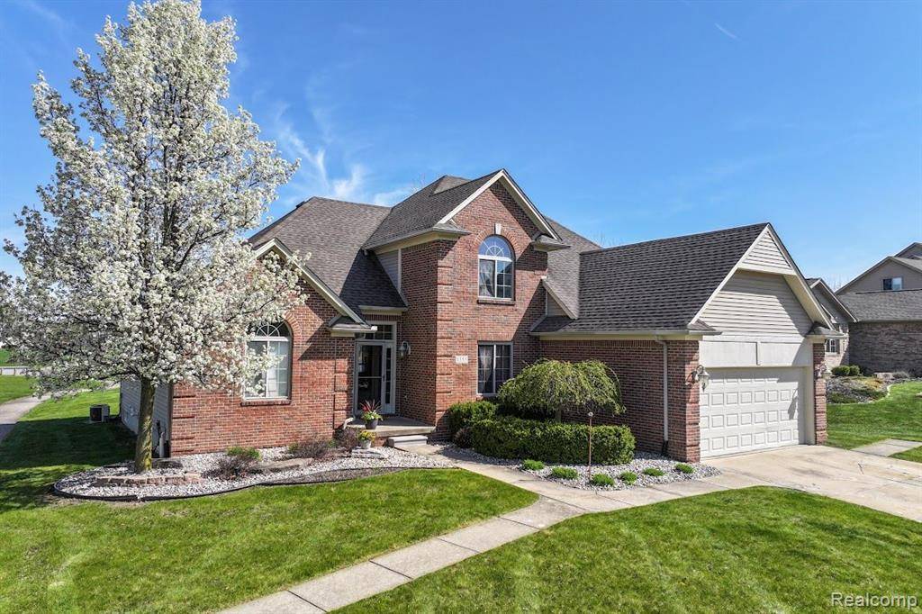 Grand Blanc, MI 48439 2525,1355 RIDGE VIEW Court