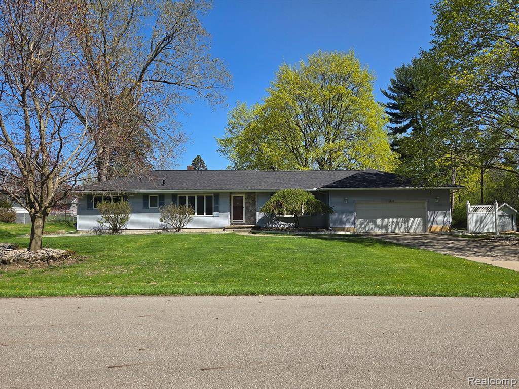 1498 STRATHMOOR Lane, Jackson, MI 49203 4940