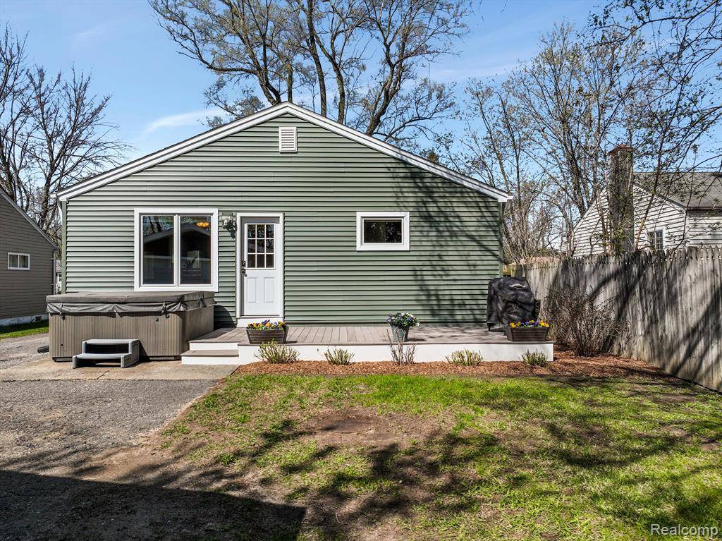 Clarkston, MI 48346 3712,5434 DRAYTON Road
