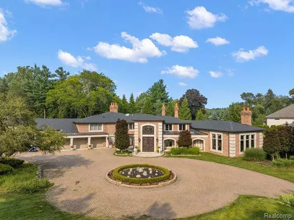 Bloomfield Hills, MI 48304 2740,362 KESWICK Road