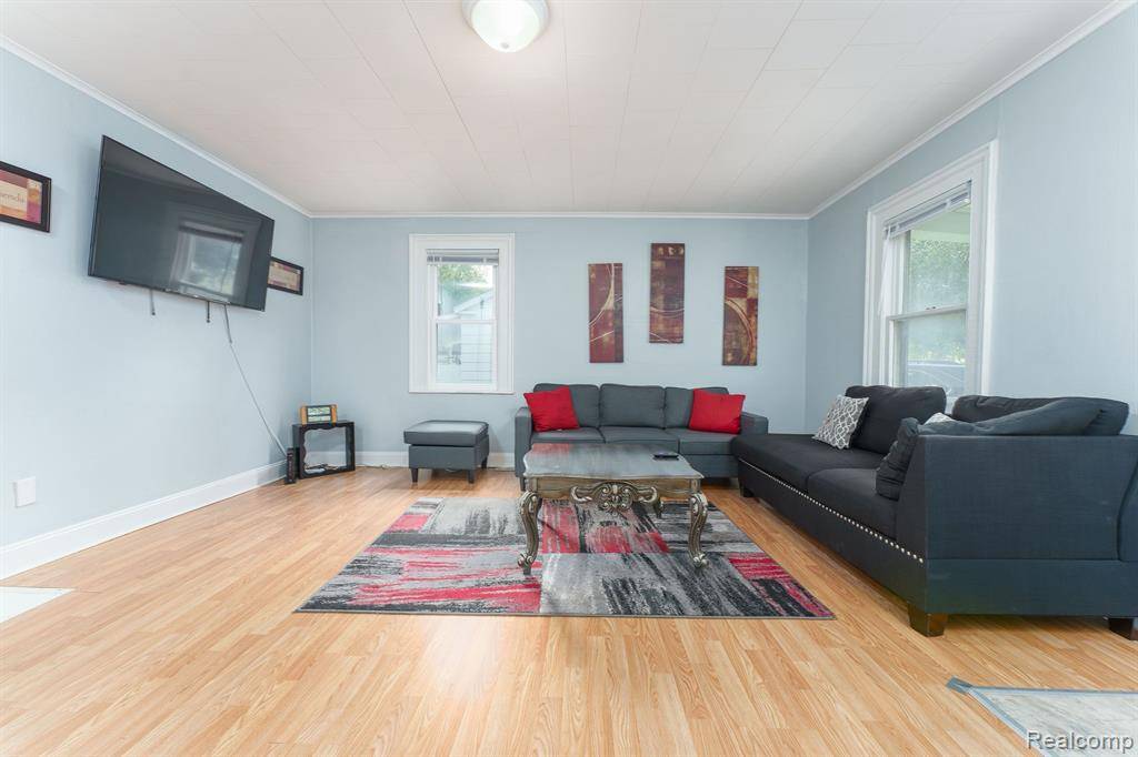 Adrian, MI 49221 2238,518 N LOCUST Street