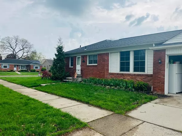 Grosse Pointe Woods, MI 48236 1205,1111 N BRYS Drive