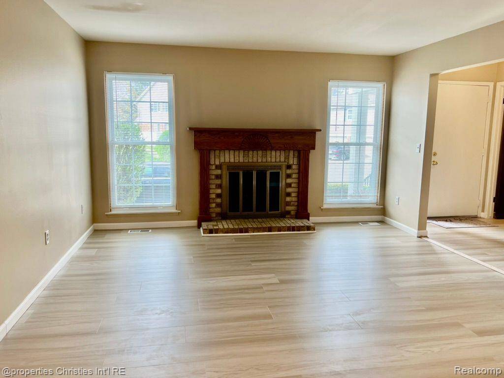 Northville, MI 48167 2403,42127 GLADWIN Street