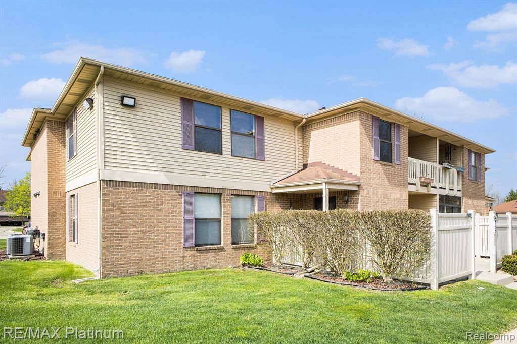 61144 GREENWOOD DRIVE, South Lyon, MI 48178 1700