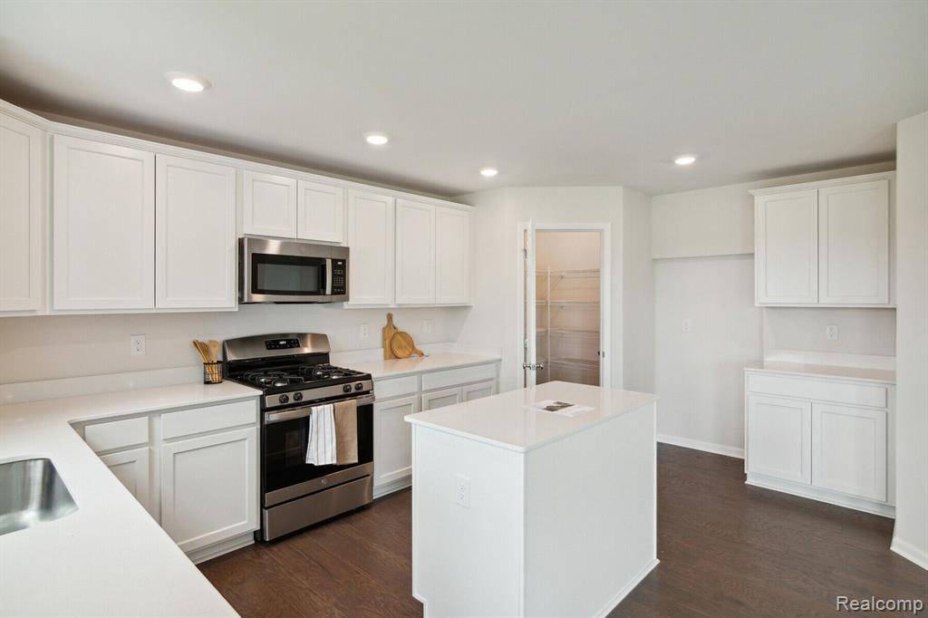 Van Buren, MI 48111,14107 OLD OAK Trail