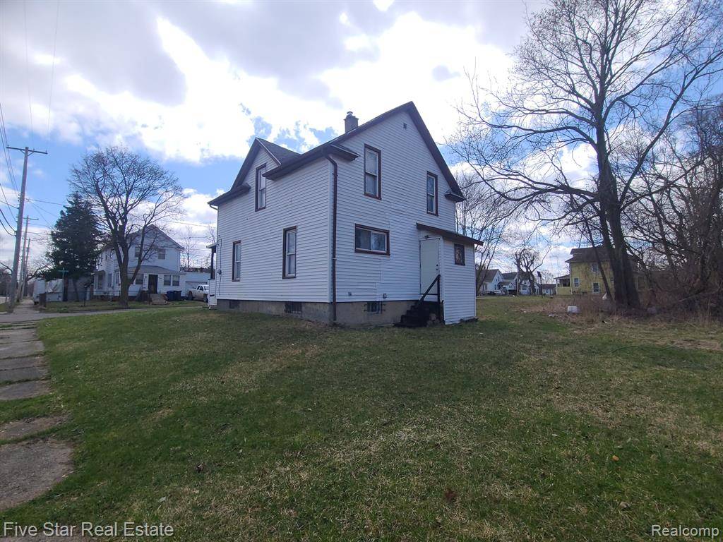 Flint, MI 48503 4020,2002 FERRIS Avenue