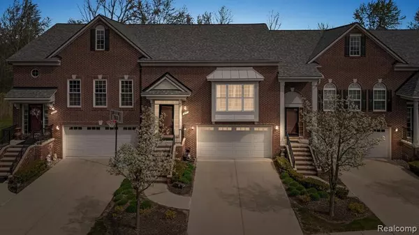 Troy, MI 48085 1643,871 SANDALWOOD Drive