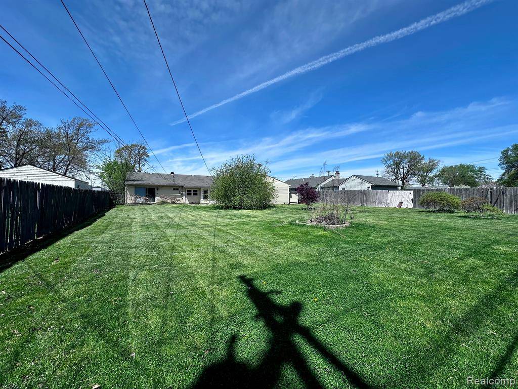 Clinton Township, MI 48036 2337,37688 S GROESBECK