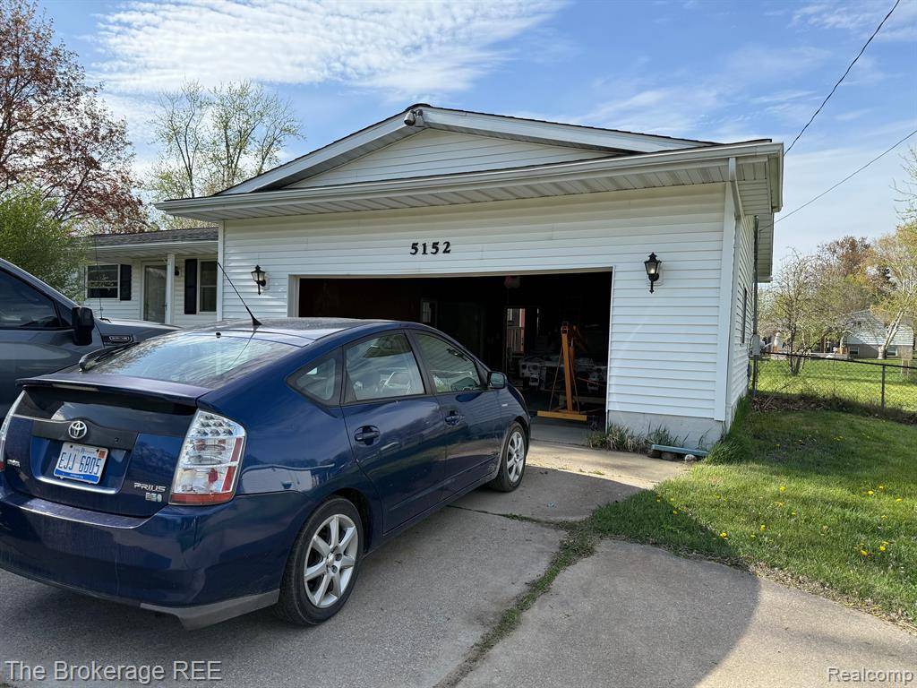 Swartz Creek, MI 48473 8204,5152 MAPLE Avenue