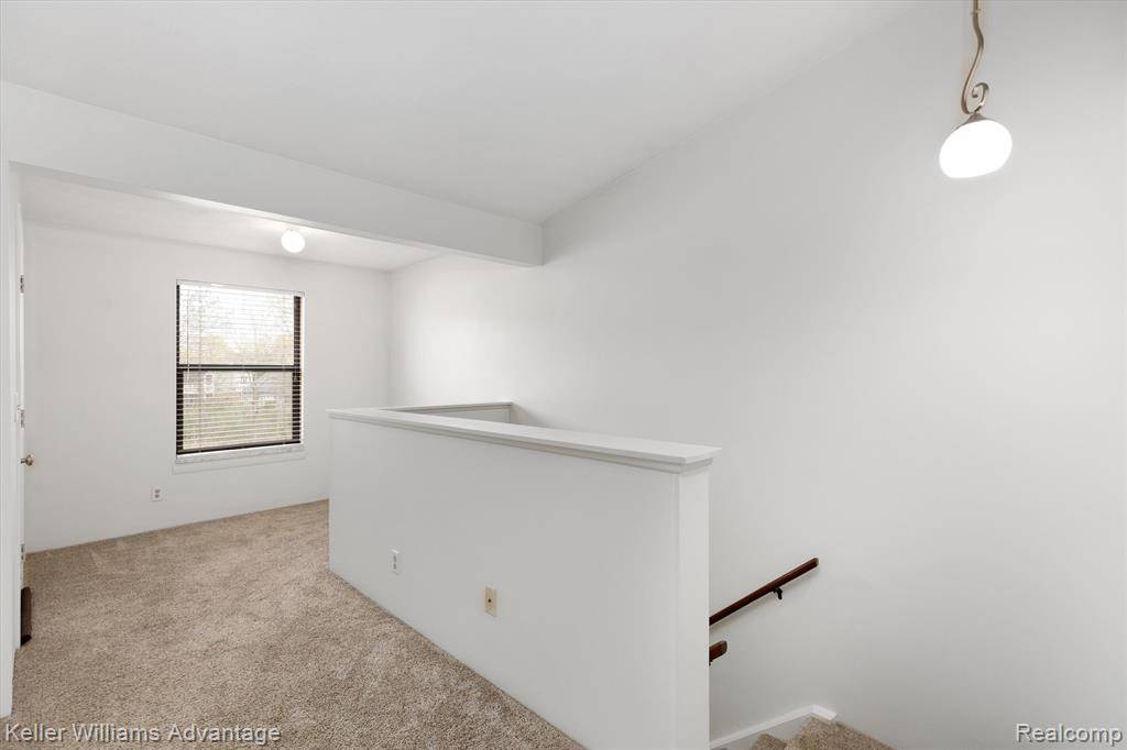South Lyon, MI 48178 1705,61244 GREENWOOD Drive