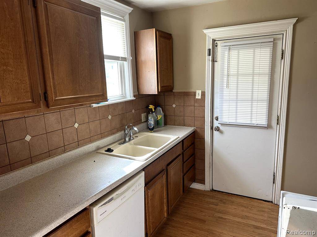 Harrison Twp, MI 48045 2920,36807 JEFFERSON Avenue
