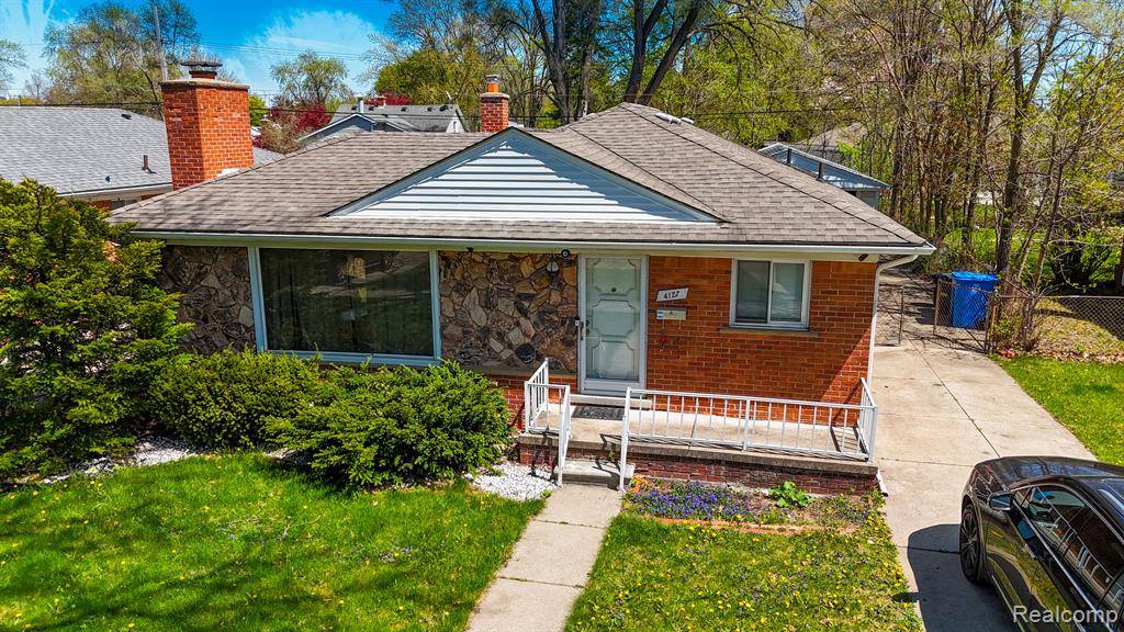 Dearborn Heights, MI 48125 2506,4127 MCKINLEY Street