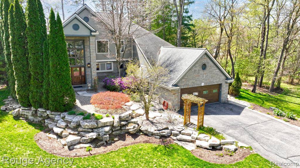 1151 ABSEGUAMI Trail, Lake Orion, MI 48362 1408