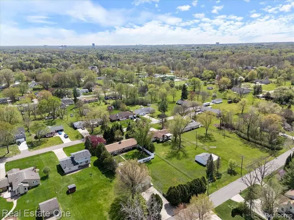 Troy, MI 48085 1639,802 HANNAH Drive