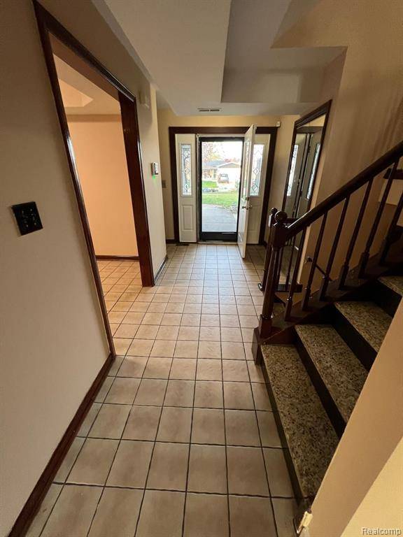 Sterling Heights, MI 48310 4621,36125 BEVERLY Drive