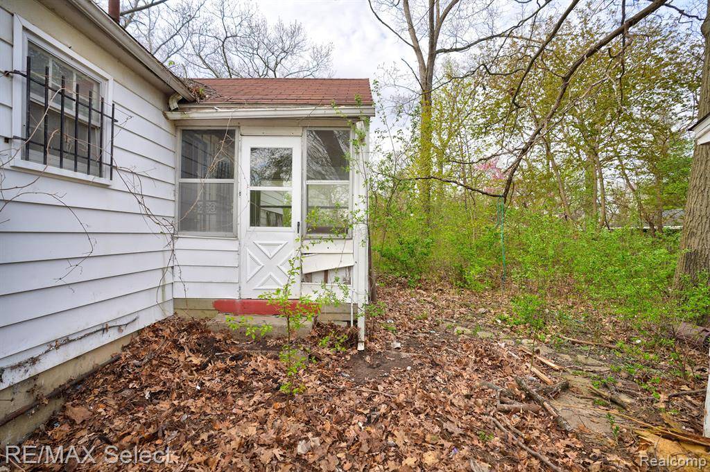 Flint, MI 48504 7131,2512 Seneca Street