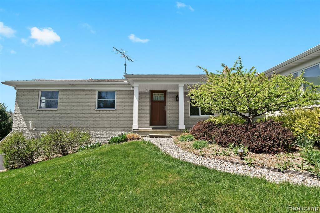 Brighton, MI 48114 9083,5480 KENSINGTON Road