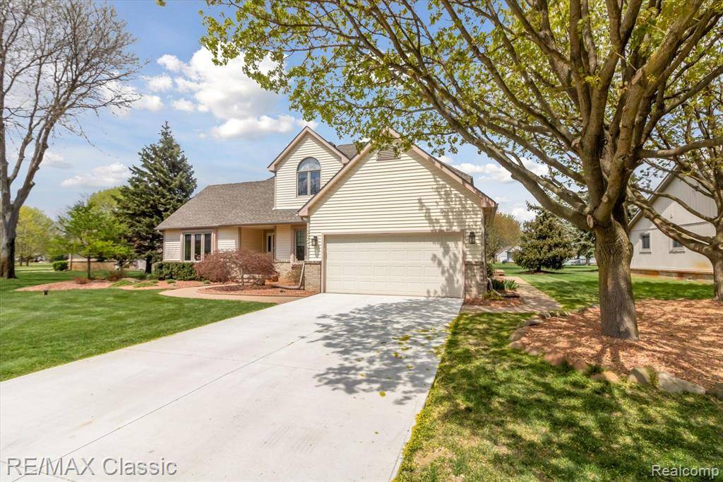 Wixom, MI 48393 1881,2234 WHITE PINE Drive