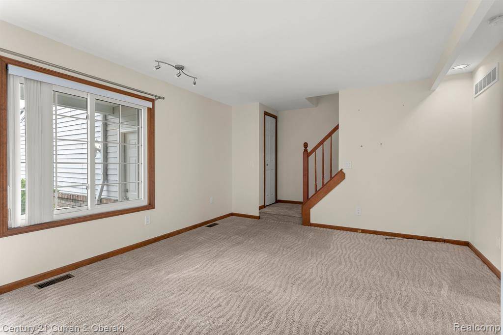 Walled Lake, MI 48390 3153,1858 N PONTIAC Trail