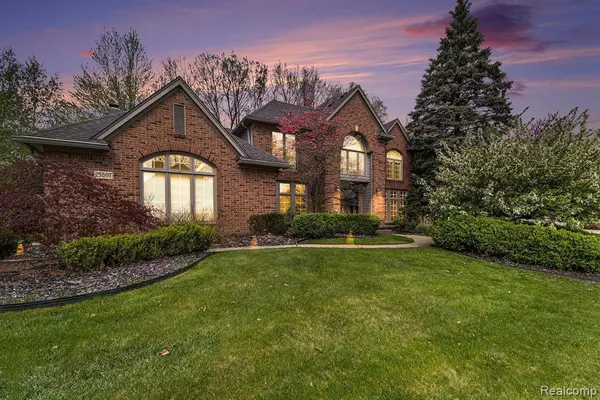 Novi, MI 48374 2367,25807 Laramie Drive