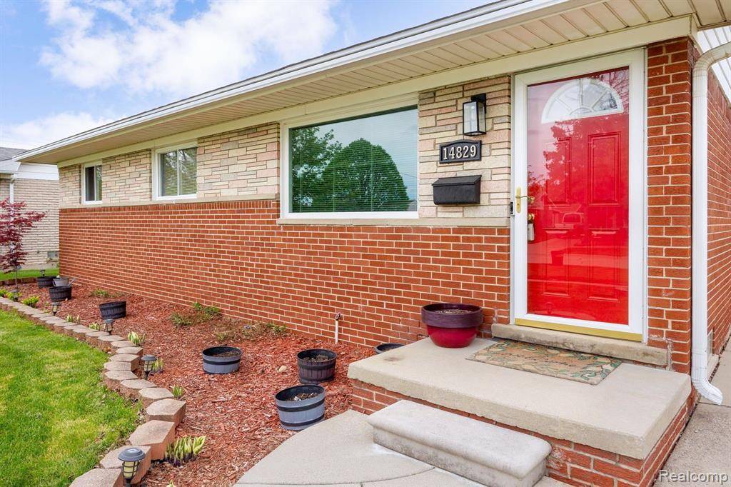 Southgate, MI 48195 2541,14829 MAYWOOD Street