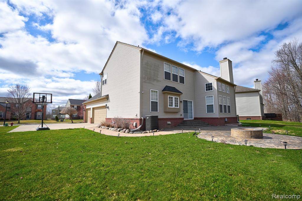 Grand Blanc, MI 48439 7824,6280 GARNET Lane