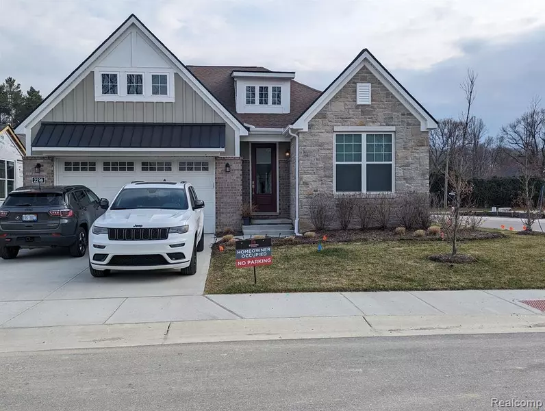 2298 Pondview Ln Lane, Troy, MI 48085