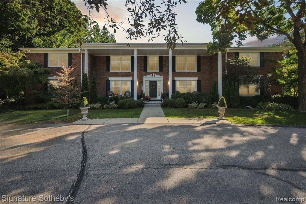 Bloomfield Hills, MI 48304 2709,233 BARDEN Road