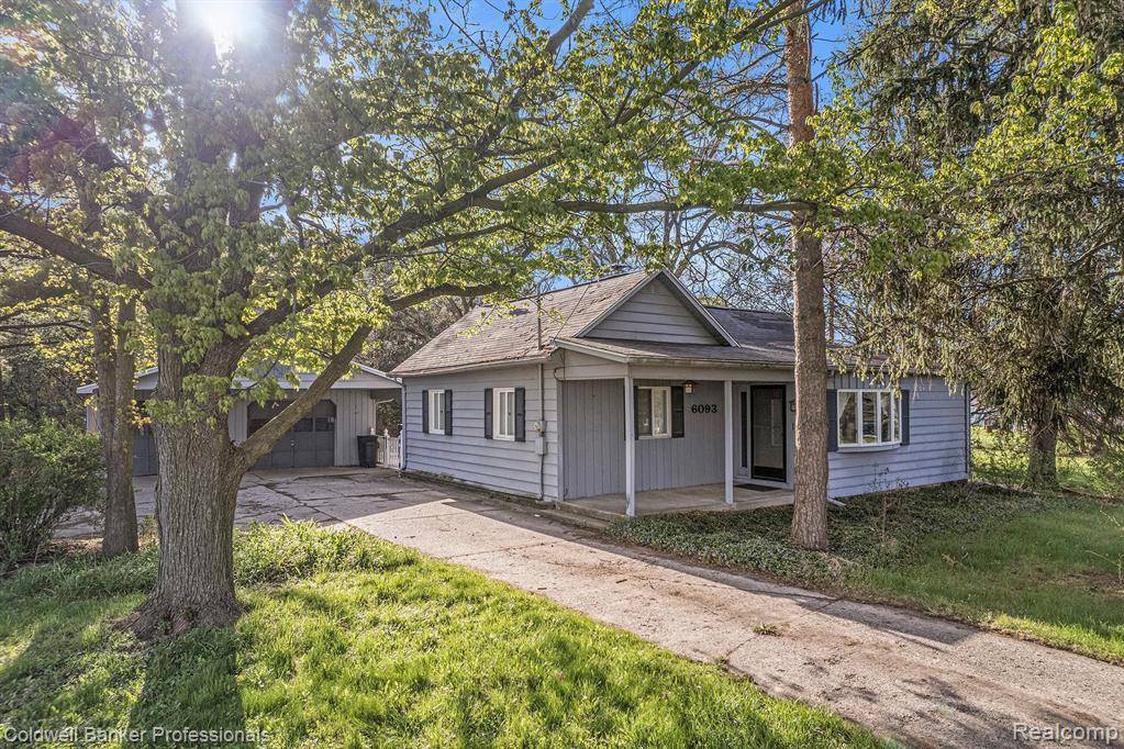 6093 PORTER Road, Grand Blanc, MI 48439 8538