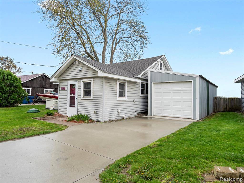 White Lake, MI 48386 1613,2094 KINGSTON Street