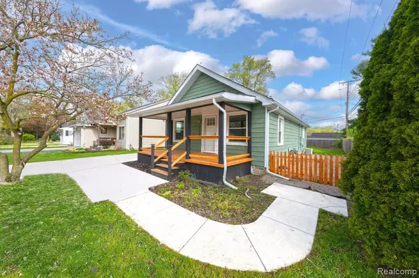 Commerce Twp, MI 48382 4046,120 Oriole Street