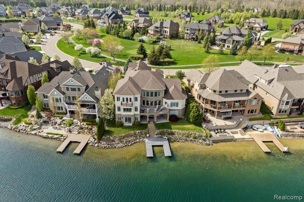 South Lyon, MI 48178 8060,8393 BOULDER SHORES Drive
