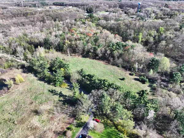 Brighton, MI 48116 9025,5920 PLEASANT VALLEY Road